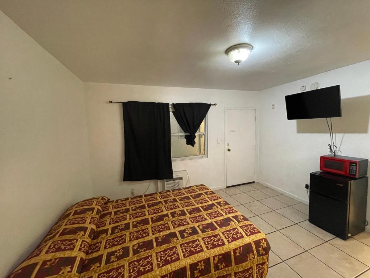 Crown Inn & Suites Spring Valley  Buitenkant foto