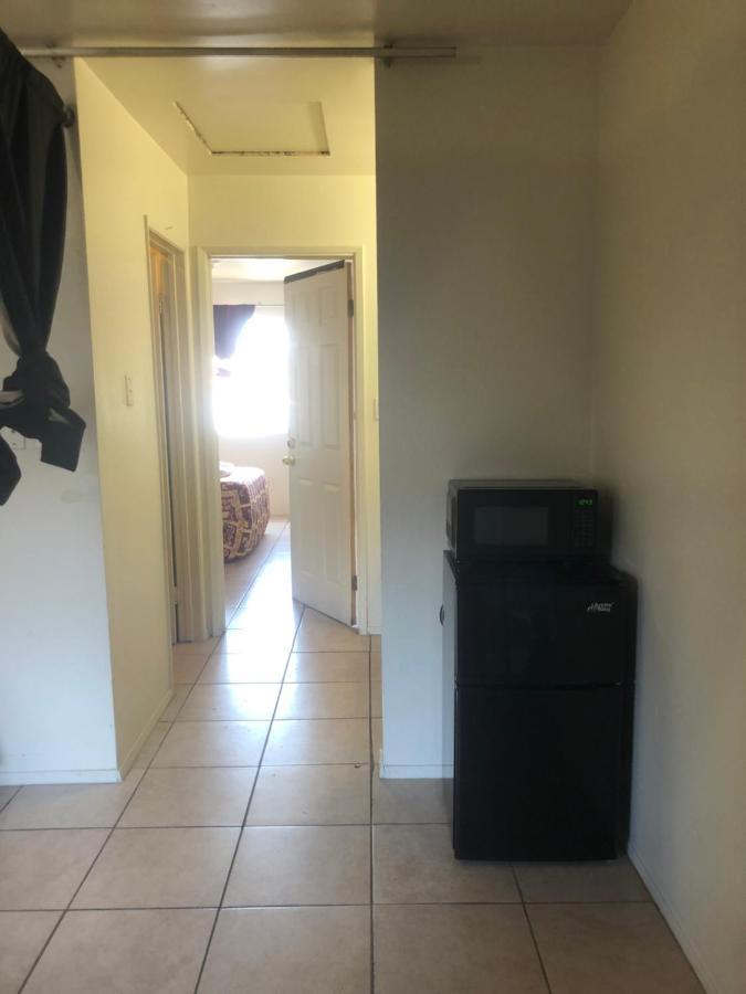 Crown Inn & Suites Spring Valley  Buitenkant foto