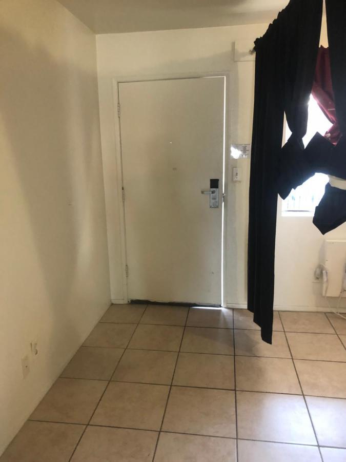 Crown Inn & Suites Spring Valley  Buitenkant foto
