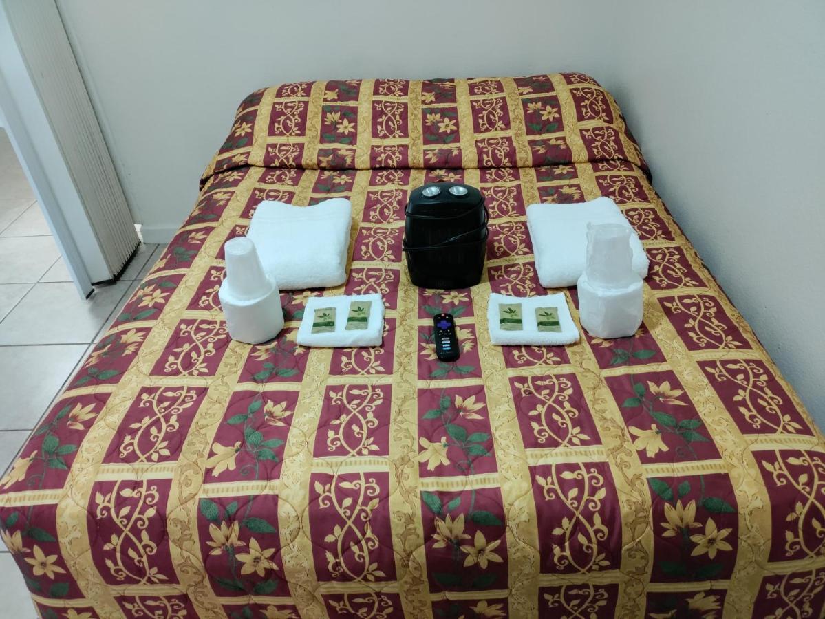 Crown Inn & Suites Spring Valley  Buitenkant foto