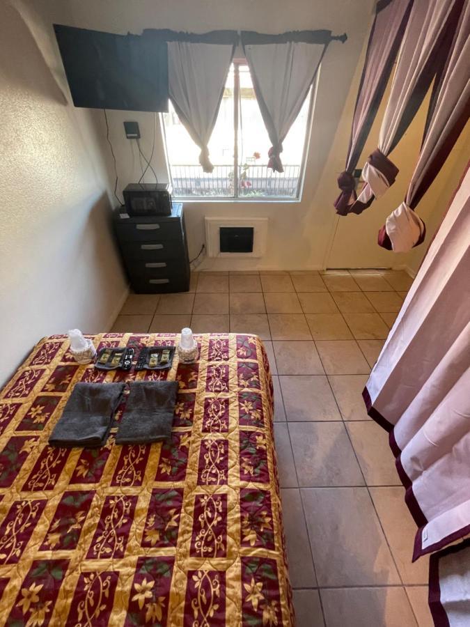 Crown Inn & Suites Spring Valley  Buitenkant foto