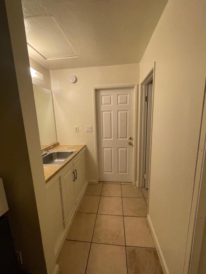 Crown Inn & Suites Spring Valley  Buitenkant foto