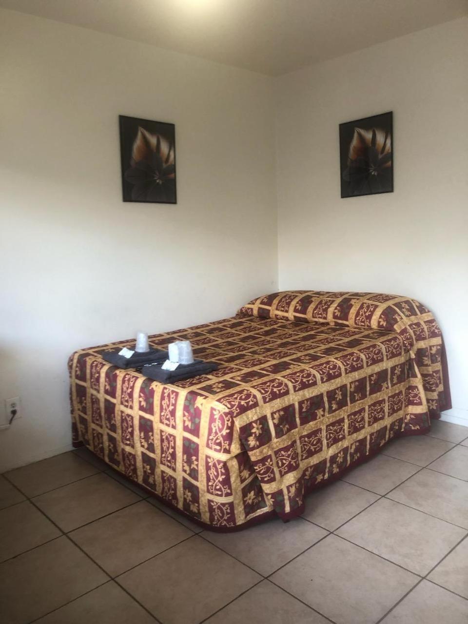 Crown Inn & Suites Spring Valley  Buitenkant foto